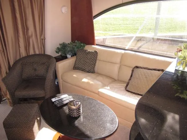 Slide: The Image of Meridian 580 Pilothouse 2008 - 6
