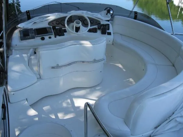 Slide: The Image of Azimut 42 Flybridge 2002 - 6