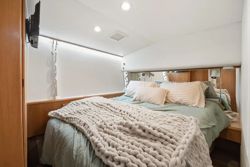 Slide: The Image of Bedroom in 1995 Hatteras 50 Convertible with cozy bed. - 31