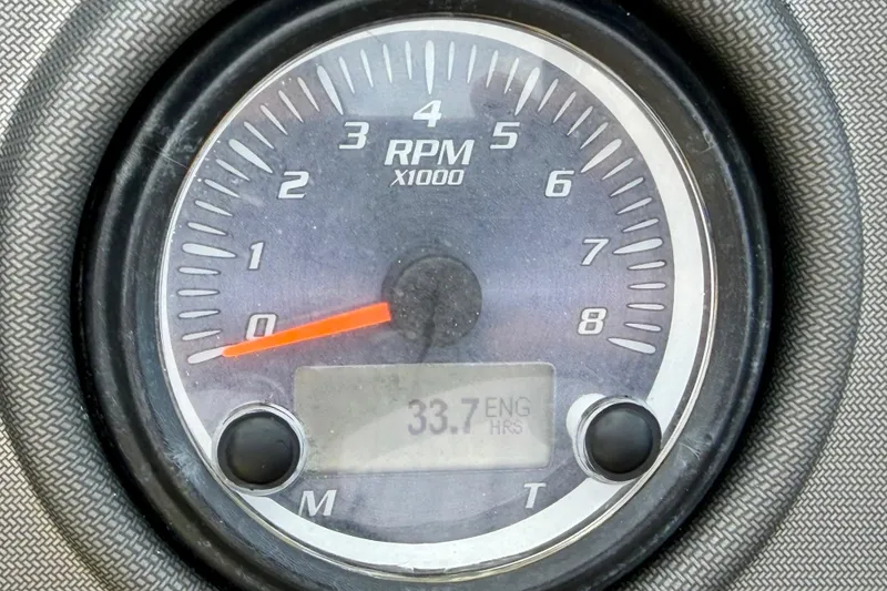 Slide: The Image of Tachometer of 2014 Yamaha Boats 242 Limited showing 33.7 engine hours. - 16