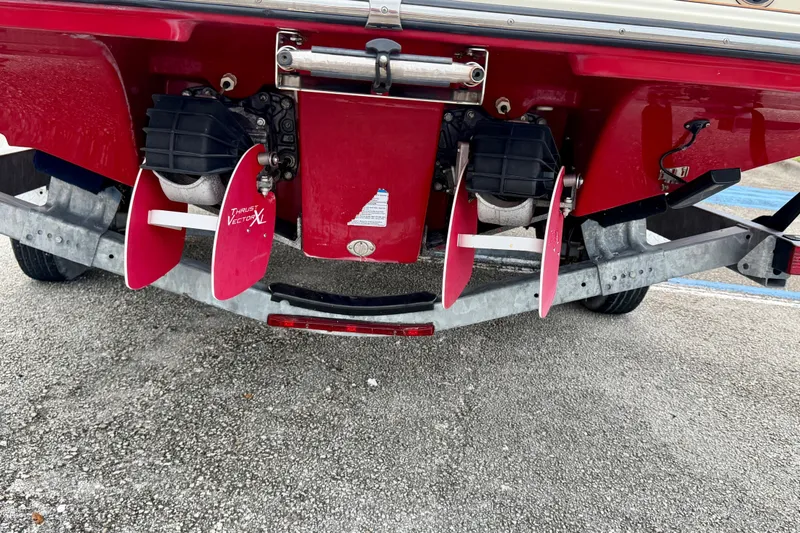Slide: The Image of Rear view of a 2014 Yamaha Boats 242 Limited with Thrust Vector XL fins. - 28
