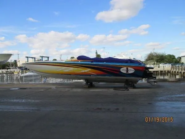 Slide: The Image of Cigarette Racing 42' X 2005 - 5