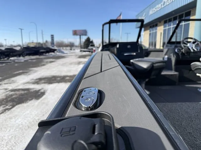 Slide: The Image of Lund 1875 Crossover XS 2026 - 10