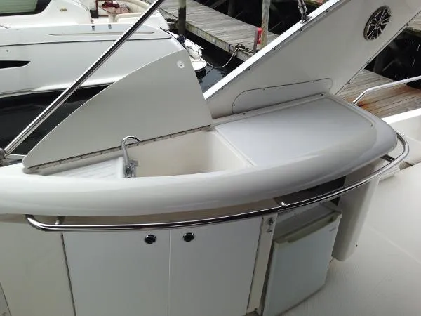 Slide: The Image of Bayliner 5788 Pilot House Motoryacht 1999 - 11