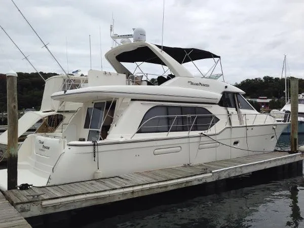 Slide: The Image of Bayliner 5788 Pilot House Motoryacht 1999 - 2