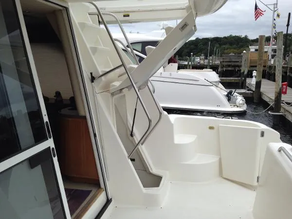 Slide: The Image of Bayliner 5788 Pilot House Motoryacht 1999 - 6