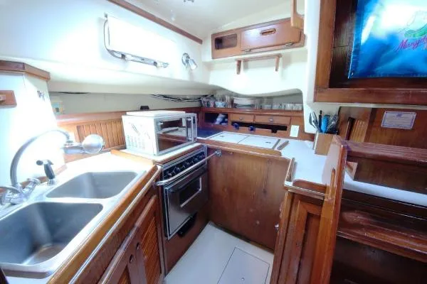Slide: The Image of Island Packet 38 Cutter 1988 - 10
