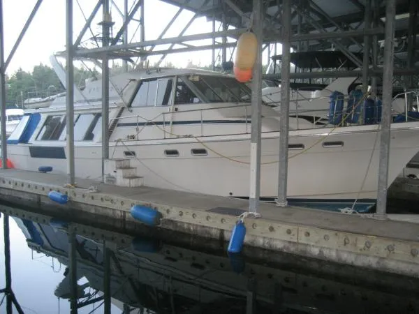 Slide: The Image of Bayliner 4588 Pilothouse Motoryacht 1988 - 0