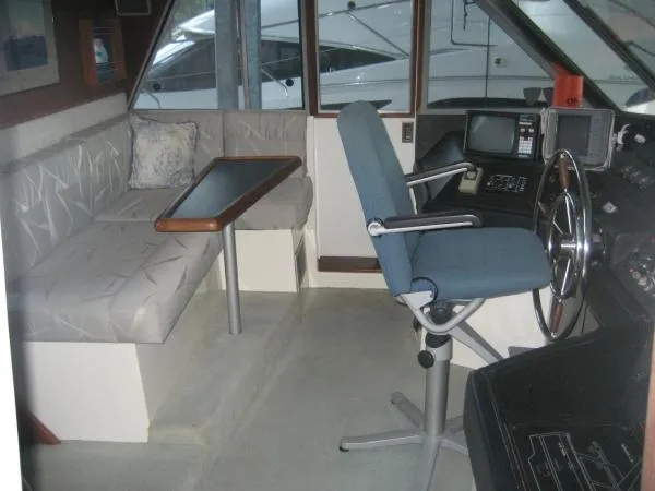 Slide: The Image of Bayliner 4588 Pilothouse Motoryacht 1988 - 10
