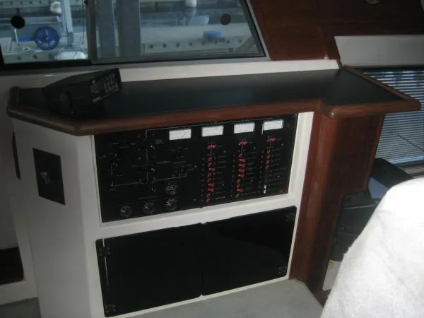 Slide: The Image of Bayliner 4588 Pilothouse Motoryacht 1988 - 11
