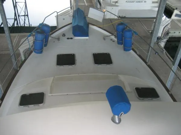 Slide: The Image of Bayliner 4588 Pilothouse Motoryacht 1988 - 3