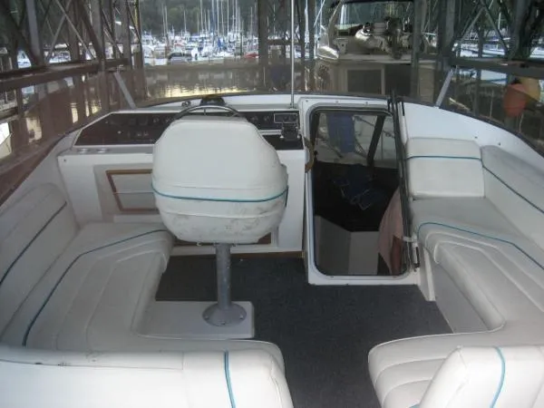 Slide: The Image of Bayliner 4588 Pilothouse Motoryacht 1988 - 5