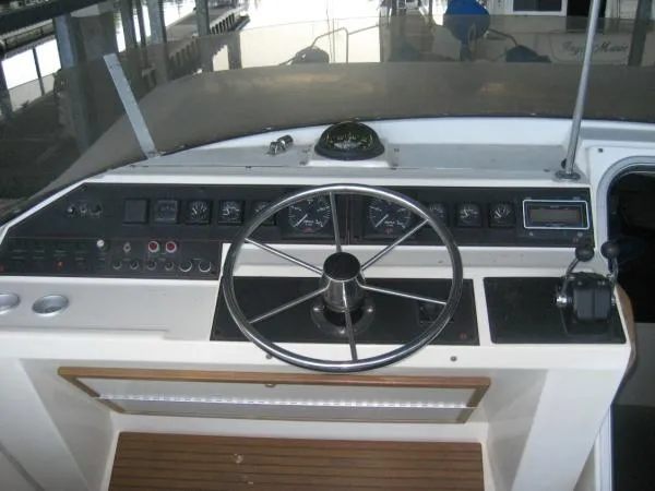 Slide: The Image of Bayliner 4588 Pilothouse Motoryacht 1988 - 6