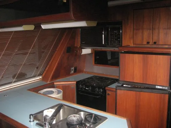 Slide: The Image of Bayliner 4588 Pilothouse Motoryacht 1988 - 9