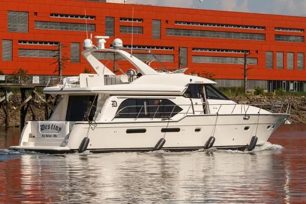 Slide: The Image of Bayliner 5788 Pilot House Motoryacht 1999 - 4