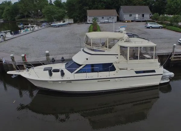 Slide: The Image of Hatteras Double Cabin 1988 - 0