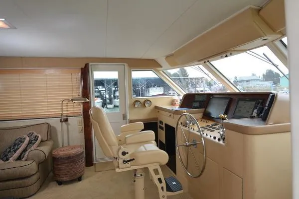 Slide: The Image of Hatteras Yacht Fisherman 1976 - 11