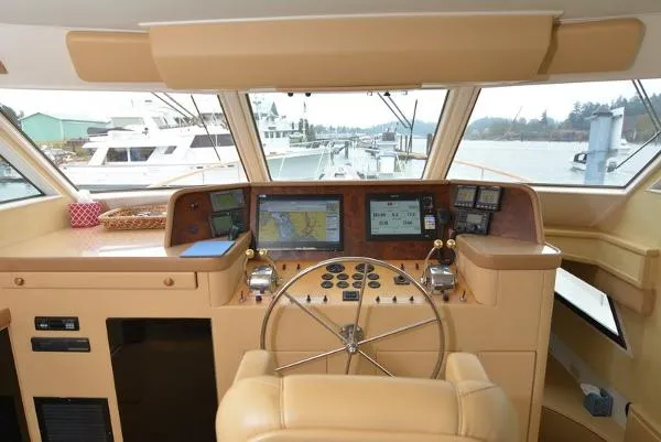 Slide: The Image of Hatteras Yacht Fisherman 1976 - 6