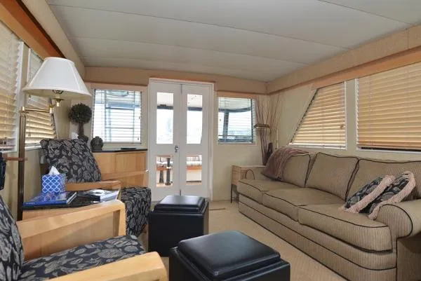 Slide: The Image of Hatteras Yacht Fisherman 1976 - 8