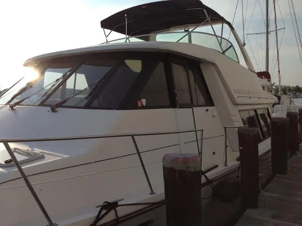 Slide: The Image of Bayliner 4788 Pilot House Motoryacht 1998 - 3