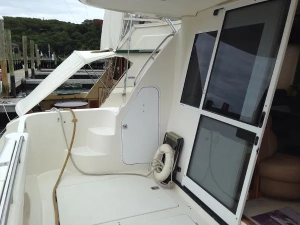 Slide: The Image of Bayliner 5788 Pilot House Motoryacht 1999 - 7