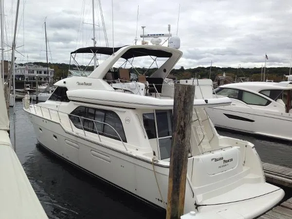 Slide: The Image of Bayliner 5788 Pilot House Motoryacht 1999 - 8