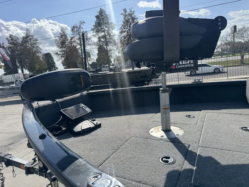 Slide: The Image of Tracker Pro Guide V-16 SC 2021 - 8