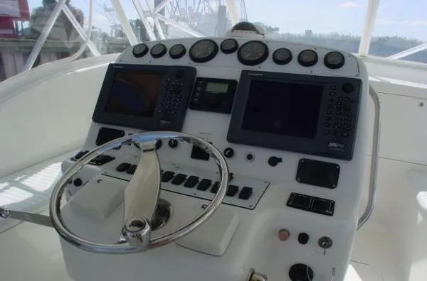 Slide: The Image of Out Island 38 Express Fisherman 2004 - 10