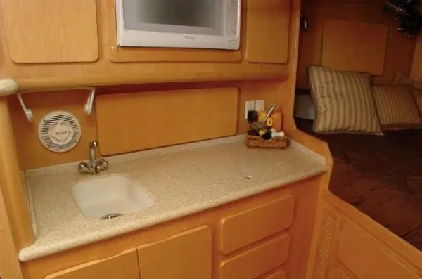 Slide: The Image of Out Island 38 Express Fisherman 2004 - 4