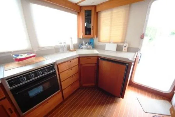 Slide: The Image of Nordic 37 with Flybridge 2005 - 6