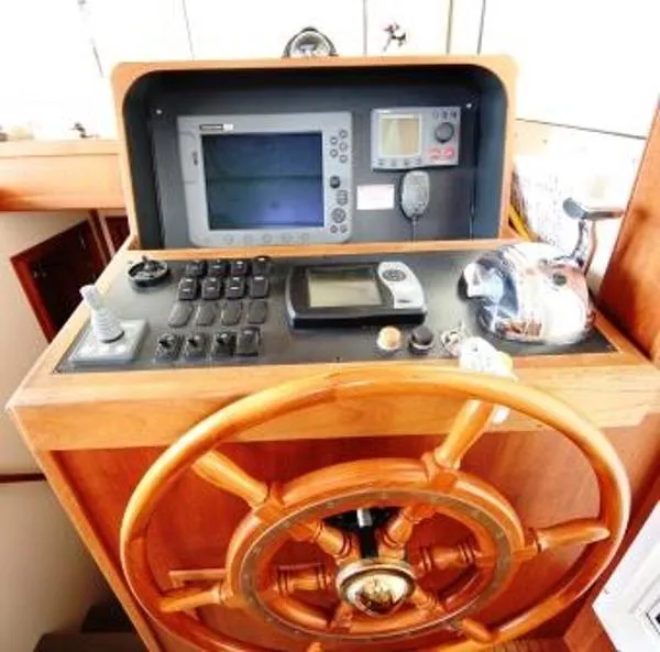 Slide: The Image of Nordic 37 with Flybridge 2005 - 9