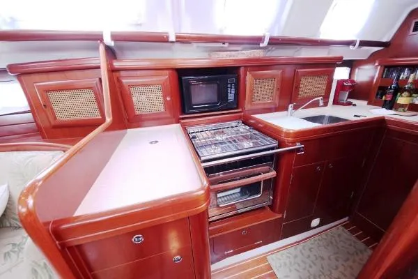 Slide: The Image of Beneteau 423 Rare Tommy Bahama LE 2005 - 6