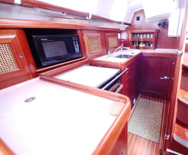 Slide: The Image of Beneteau 423 Rare Tommy Bahama LE 2005 - 8