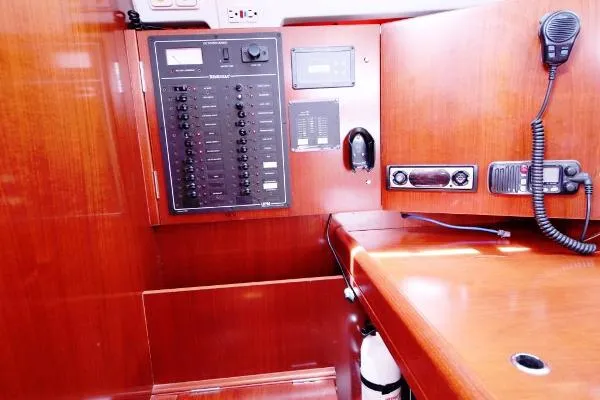 Slide: The Image of Beneteau 423 Rare Tommy Bahama LE 2005 - 9
