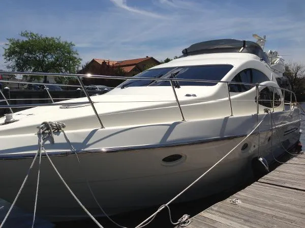 Slide: The Image of Azimut 42 Flybridge 42 2000 - 4