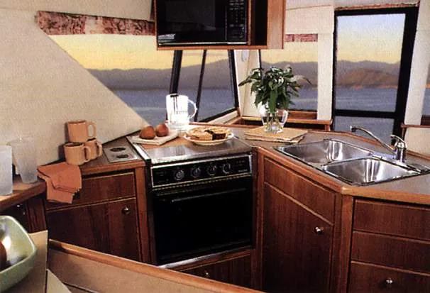 Slide: The Image of Bayliner 3988 Command Bridge Motoryacht 1995 - 2