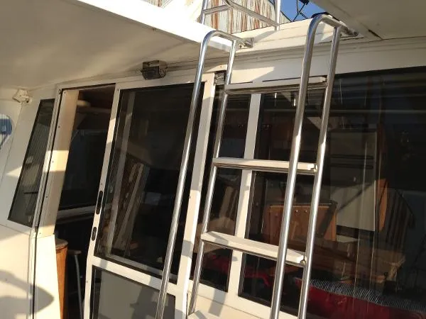Slide: The Image of Bayliner 4788 Pilot House Motoryacht 1998 - 11