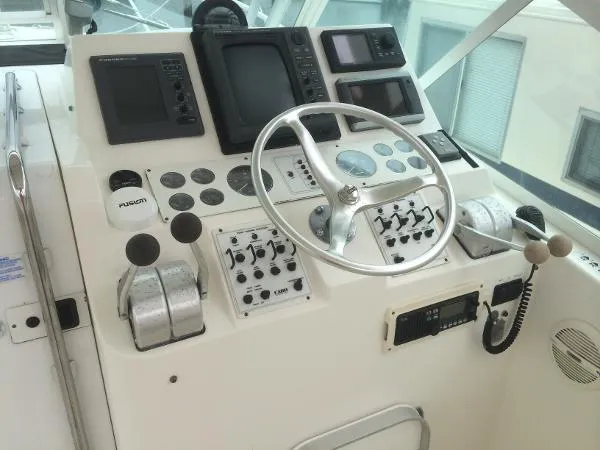 Slide: The Image of Cabo 31 Express 2000 - 10