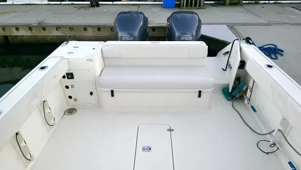 Slide: The Image of Pursuit 2870 Offshore 2007 - 4