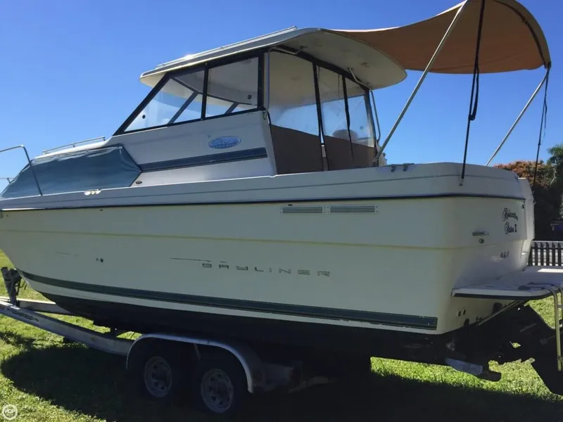 Slide: The Image of Bayliner 2859 Ciera Express 2001 - 1