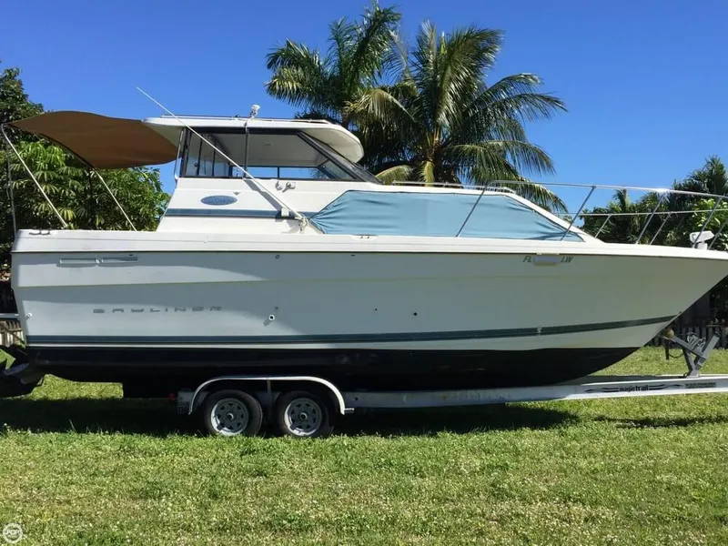 Slide: The Image of Bayliner 2859 Ciera Express 2001 - 2