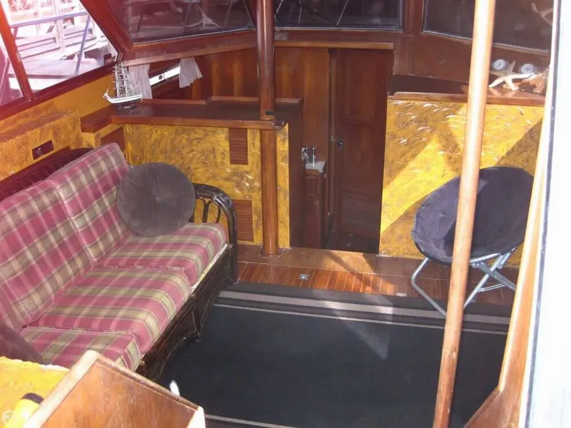 Slide: The Image of President 37 Motoryacht 1987 - 11