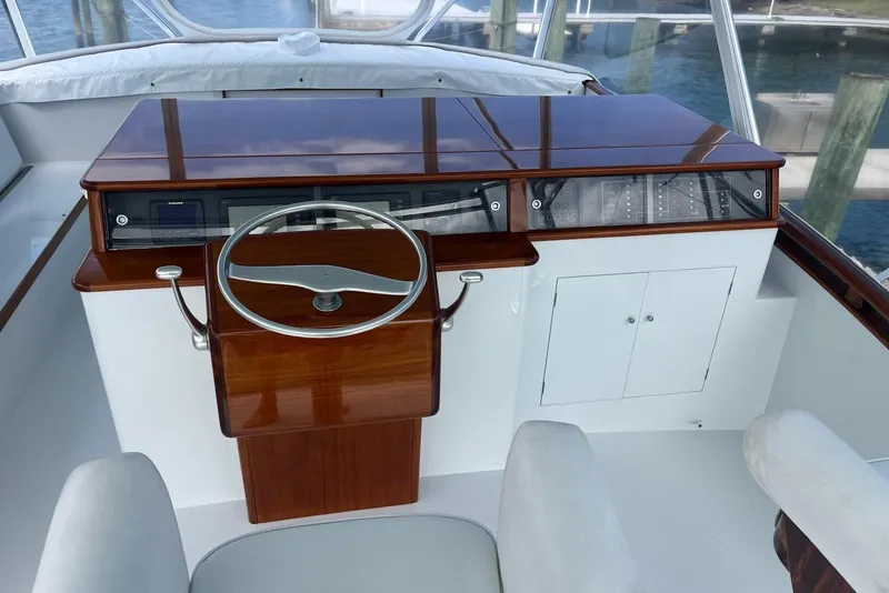 Slide: The Image of Rybovich 60 SIBONEY - Helm - 3