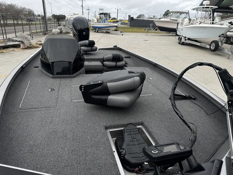 Slide: The Image of Crestliner XF 179 2022 - 14