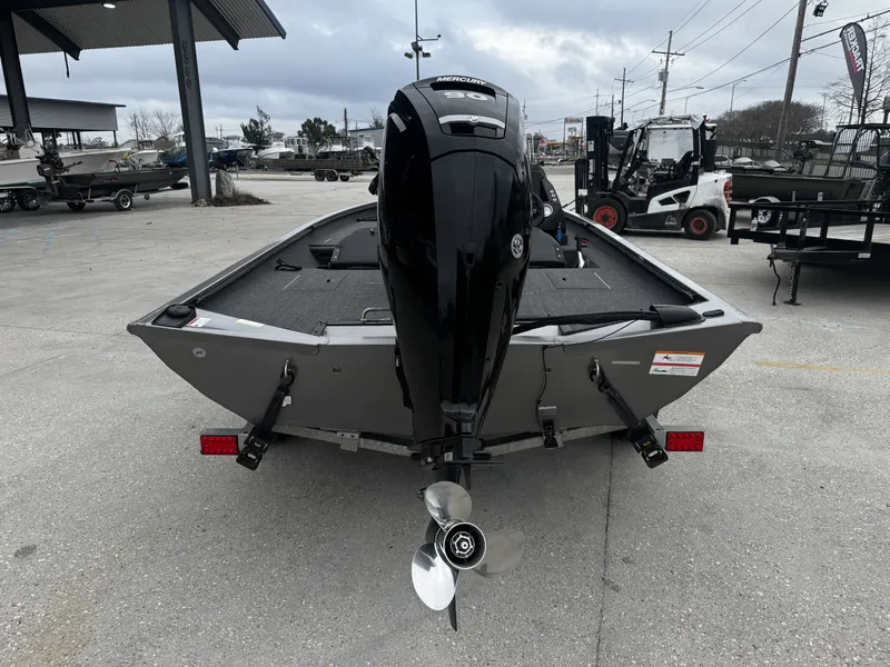 Slide: The Image of Crestliner XF 179 2022 - 4