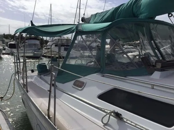 Slide: The Image of Catalina 400 Winged Keel 1995 - 8