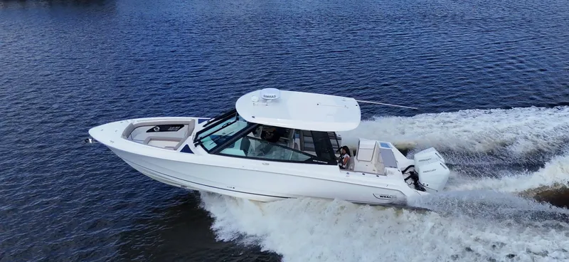 Slide: The Image of Boston Whaler 330 Vantage 2026 - 3