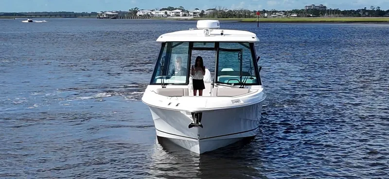 Slide: The Image of Boston Whaler 330 Vantage 2026 - 30