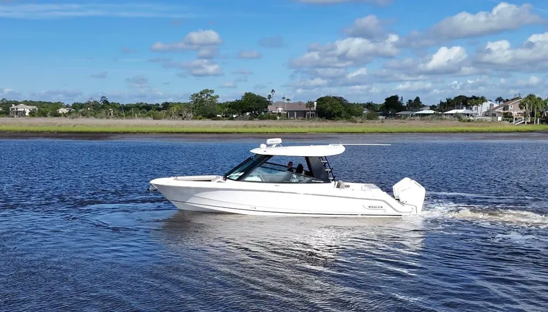 Slide: The Image of Boston Whaler 330 Vantage 2026 - 0