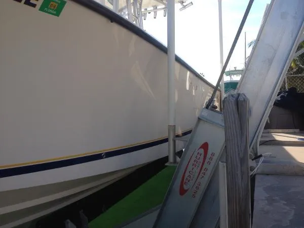 Slide: The Image of SeaVee Center Console 2006 - 4